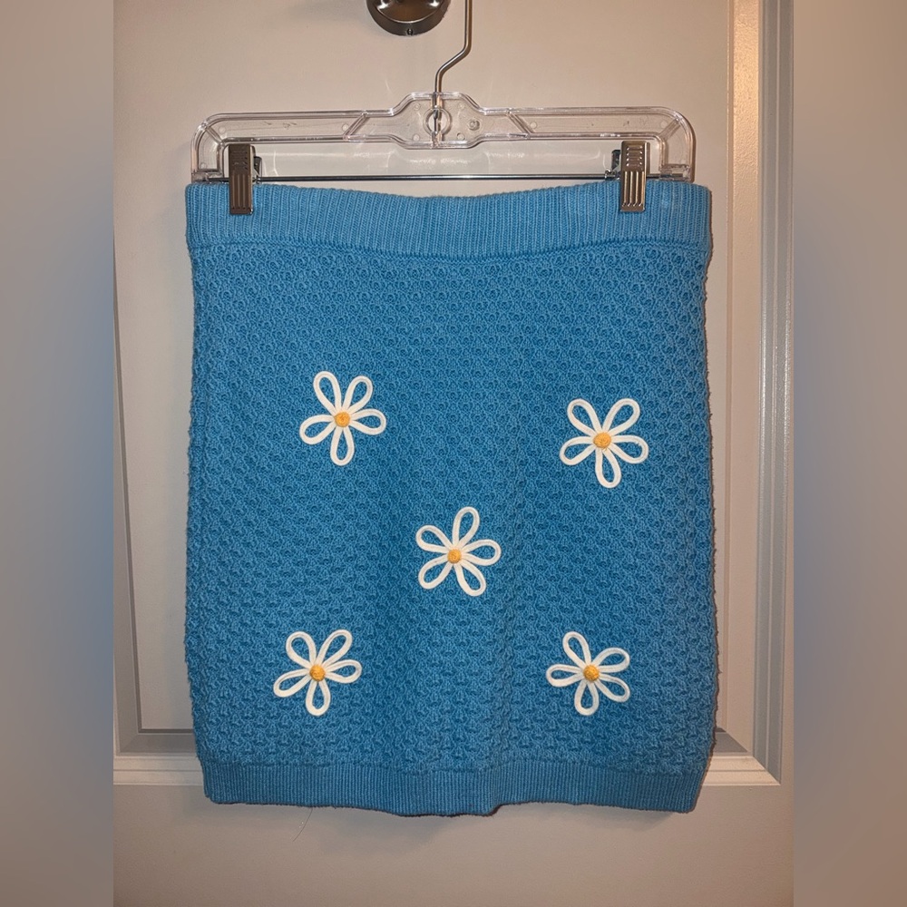 WILLOW & WIND Tank Skirt Knit Set w/ Daisies